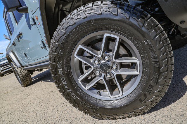 Used 2024 Jeep Gladiator Mojave w/ Steel Bumper Group AWD/4WD image 2