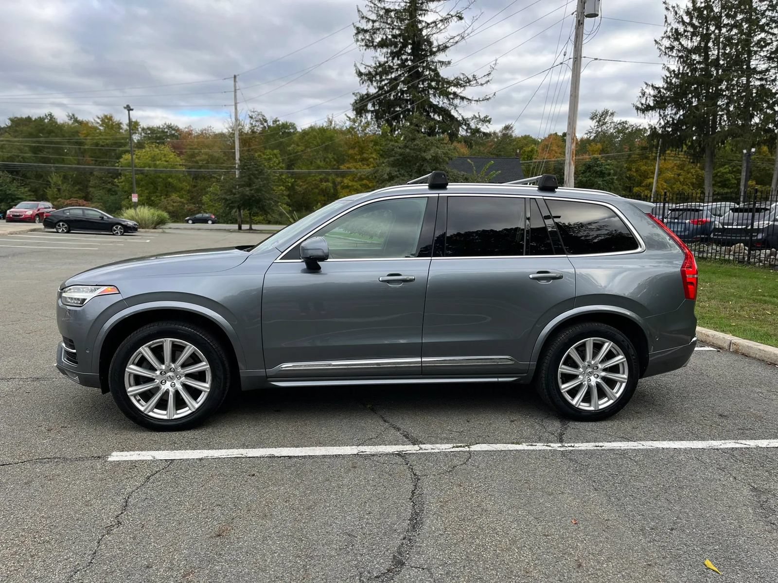 Used 2016 Volvo XC90 T6 Inscription w/ Protection Package Plus AWD/4WD image 2