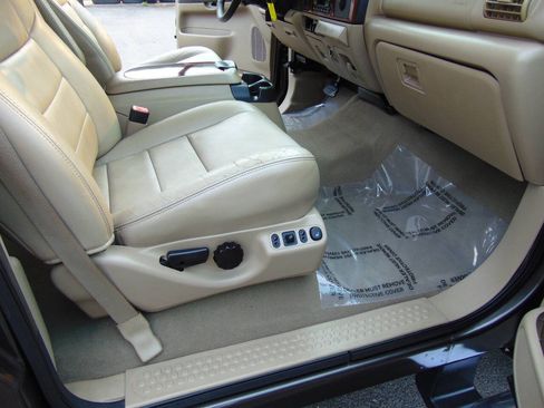 Used 2005 Ford F350 Lariat AWD/4WD image 11
