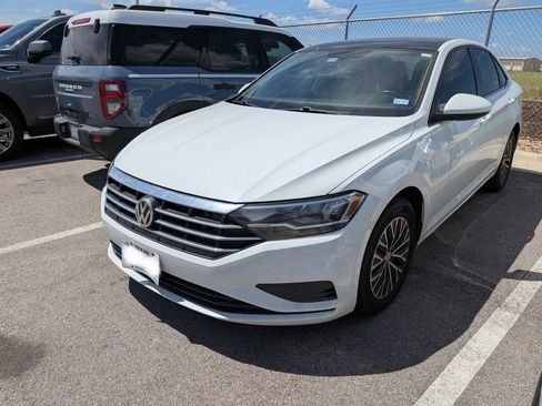 Used 2019 Volkswagen Jetta SE FWD image 3