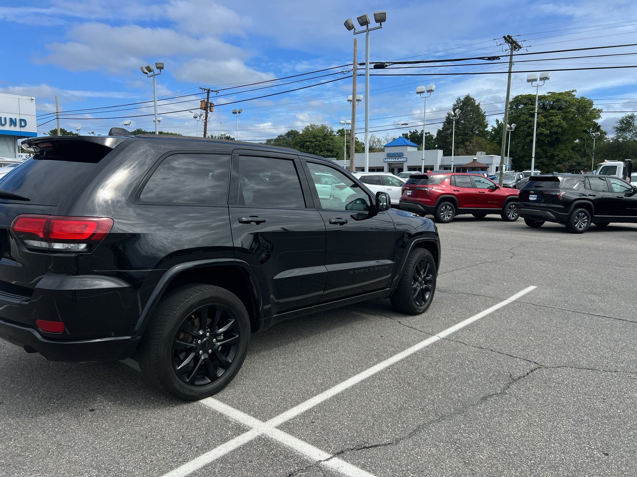 Used 2022 Jeep Grand Cherokee Laredo X AWD/4WD image 5