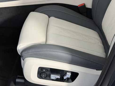 New 2026 BMW ALPINA XB7 AWD/4WD image 13