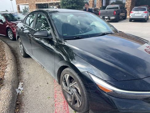 Used 2024 Hyundai Elantra SEL w/ Convenience Package FWD image 8