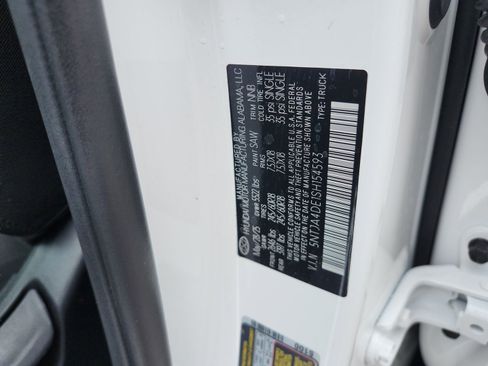 Certified 2025 Hyundai Santa Cruz SE FWD image 21