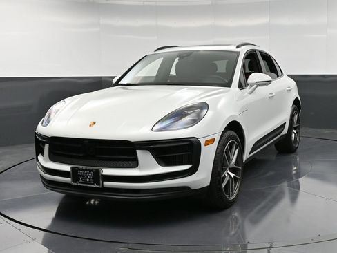 Certified 2022 Porsche Macan S image 6