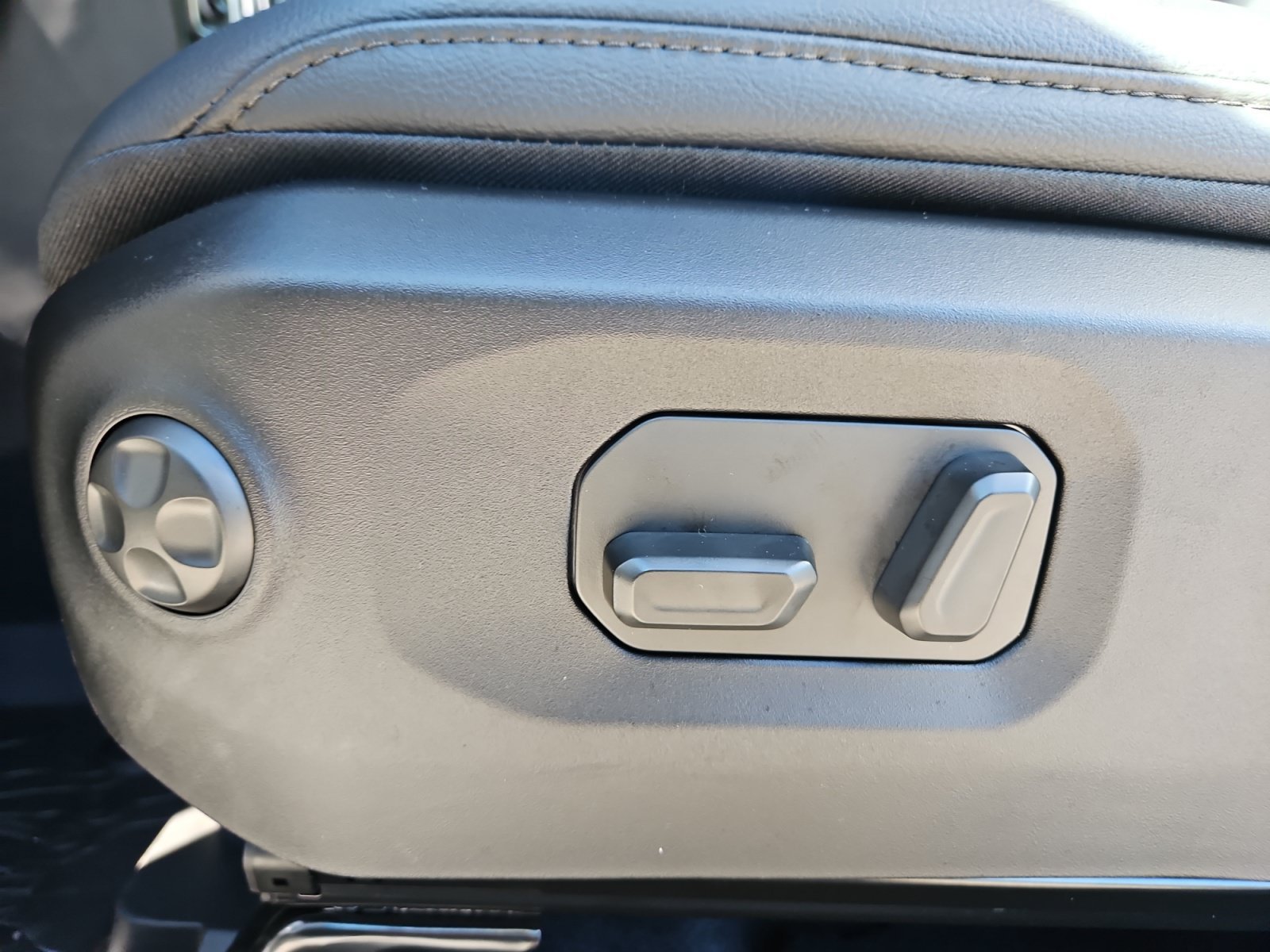 New 2027 Jeep Wrangler Unlimited Sahara AWD/4WD image 21