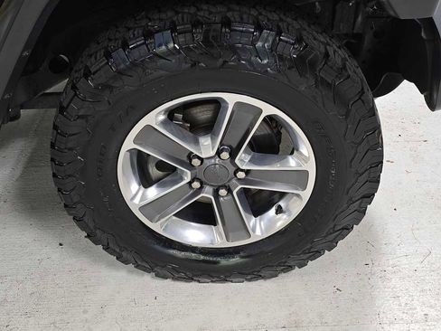 Used 2019 Jeep Wrangler Unlimited Sahara image 9