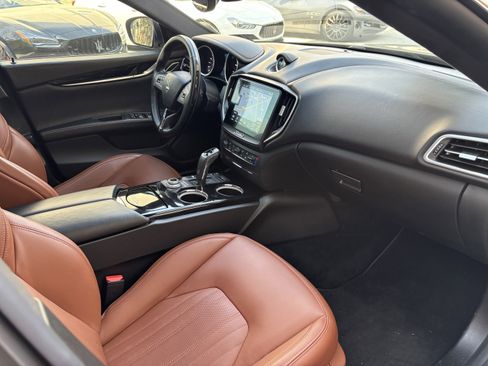 Used 2019 Maserati Ghibli S GranLusso image 16