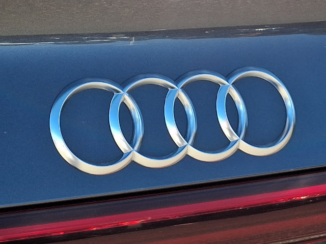 Used 2023 Audi e-tron Premium Plus w/ Premium Plus Package AWD/4WD image 33