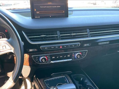 Used 2019 Audi Q7 3.0T Prestige image 6