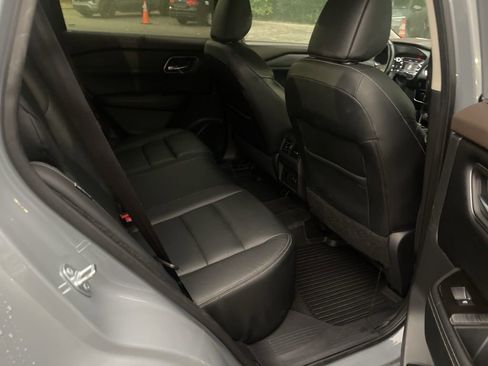 Used 2021 Nissan Rogue SL w/ Premium Package image 21