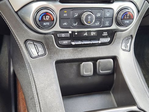 Used 2016 Chevrolet Suburban LT RWD image 15