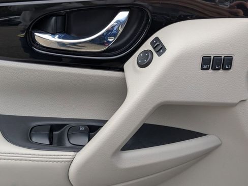 Used 2021 Nissan Rogue Sport SL w/ Premium Package image 12