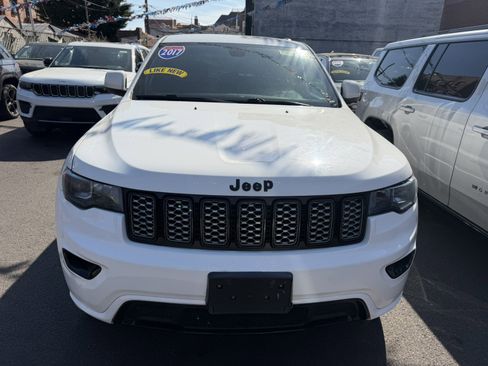 Used 2017 Jeep Grand Cherokee Altitude AWD/4WD image 3