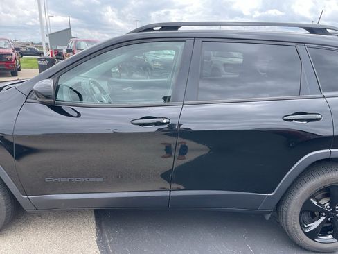 Used 2019 Jeep Cherokee Latitude Plus image 25