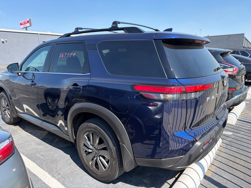 Used 2025 Nissan Pathfinder SV FWD image 5