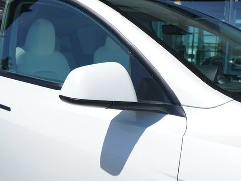 Used 2023 Tesla Model Y Performance AWD/4WD image 11