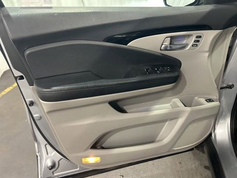 Used 2019 Honda Pilot Touring image 14