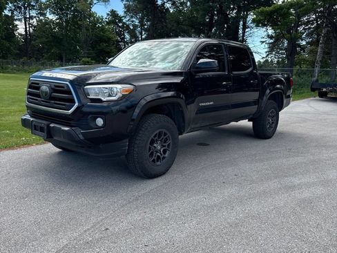 Used 2018 Toyota Tacoma SR5 AWD/4WD image 2