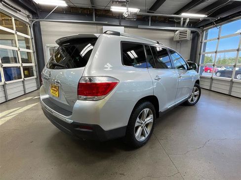 Used 2011 Toyota Highlander Limited w/ Tow Pkg AWD/4WD image 5