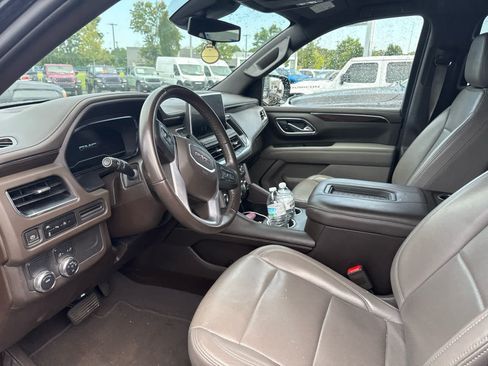 Used 2023 GMC Yukon XL SLE RWD image 6