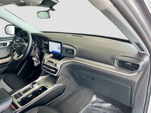 Used 2023 Ford Explorer XLT w/ Equipment Group 202A image 28