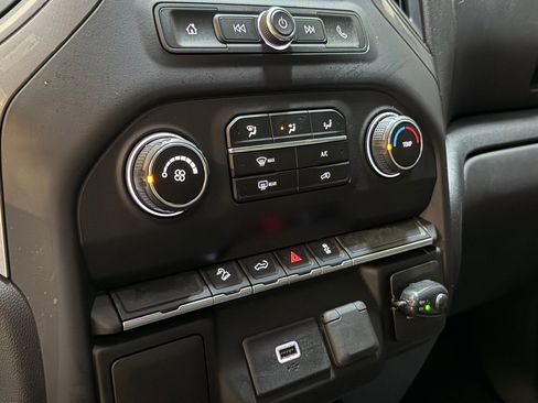 Used 2019 Chevrolet Silverado 1500 Custom Trail Boss image 16