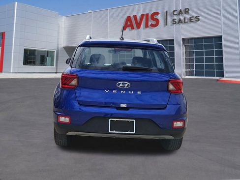 Used 2025 Hyundai Venue SEL image 5