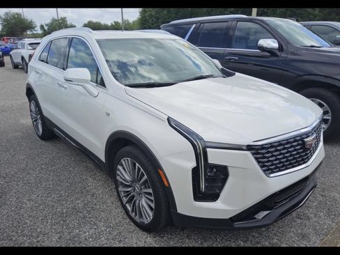 Used 2024 Cadillac XT4 Premium Luxury FWD image 7