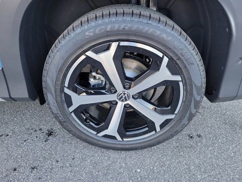 New 2026 Volkswagen Tiguan SE AWD/4WD image 25