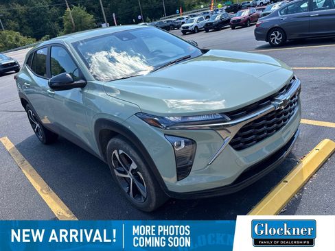Used 2024 Chevrolet Trax RS FWD image 3