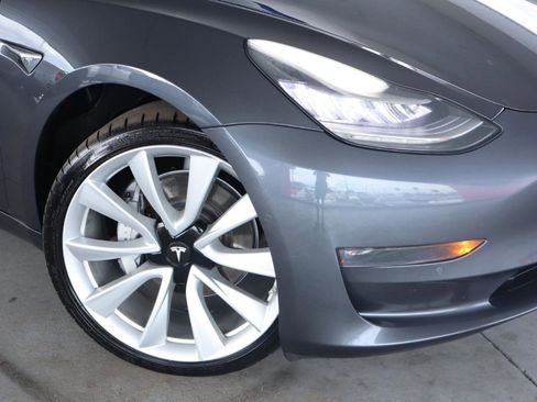 Used 2018 Tesla Model 3 Mid Range RWD image 4