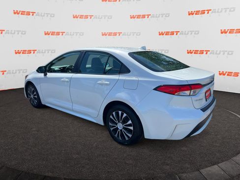 Used 2020 Toyota Corolla LE w/ Carpet Mat Package (TMS) FWD image 3
