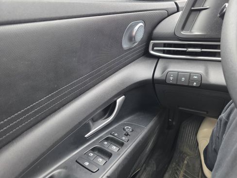 Used 2023 Hyundai Elantra SE image 16