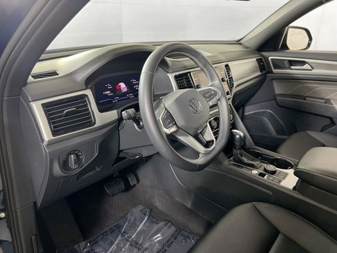 Used 2023 Volkswagen Atlas Cross Sport SE image 9