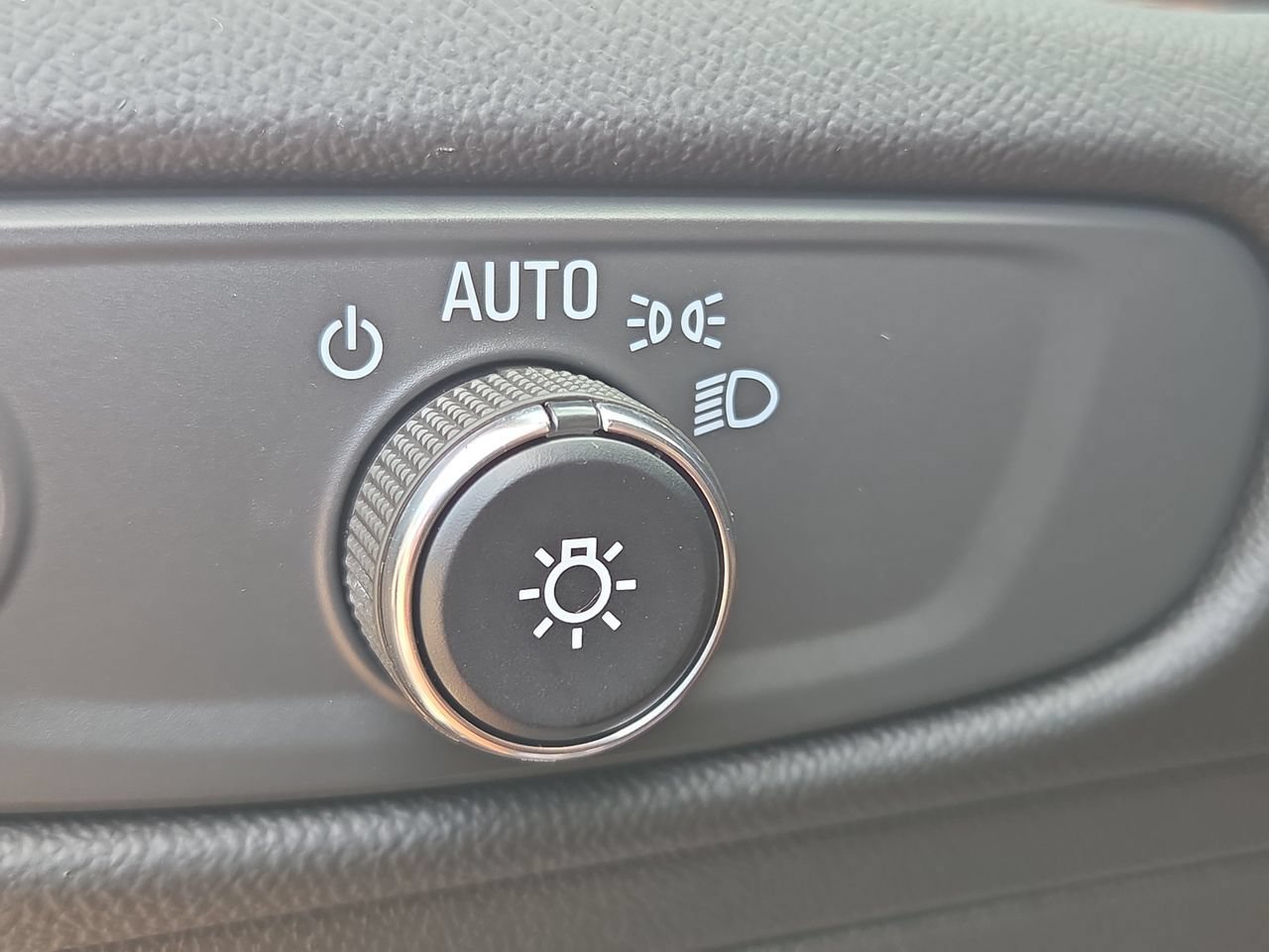 Used 2018 Chevrolet Malibu LT FWD image 27