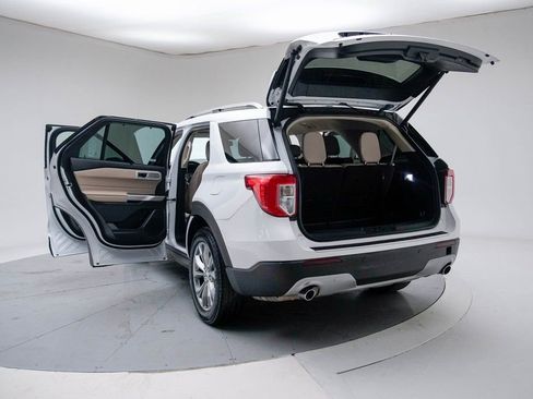 Used 2023 Ford Explorer Limited AWD/4WD image 19
