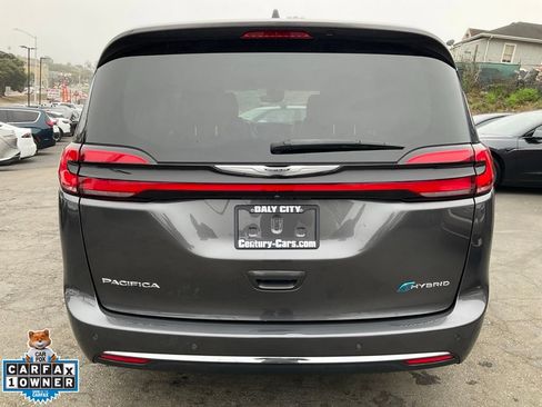 Used 2023 Chrysler Pacifica Touring-L FWD image 4