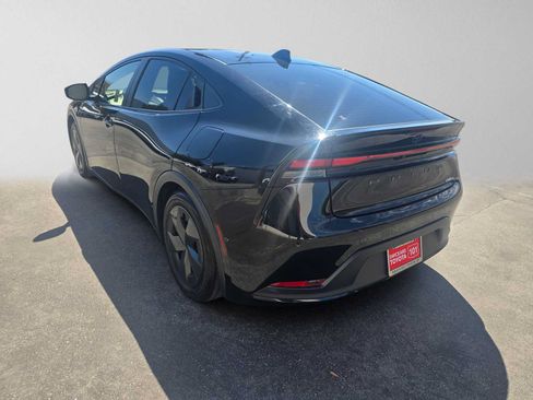 Used 2023 Toyota Prius LE FWD image 5