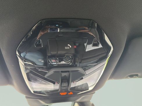 Used 2025 BMW i5 xDrive40 w/ Executive Package image 16