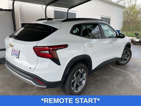 Used 2025 Chevrolet Trax LT w/ Driver Confidence Package FWD image 4