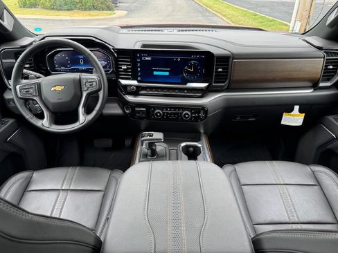 Certified 2025 Chevrolet Silverado 1500 High Country w/ High Country Premium Package AWD/4WD image 21