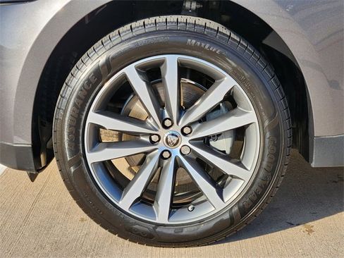 Used 2018 Jaguar F-PACE Prestige image 10