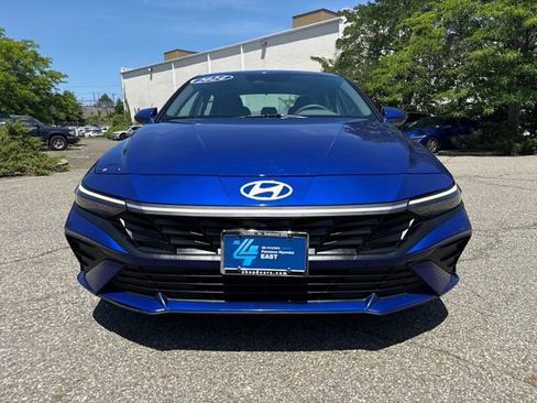 Used 2024 Hyundai Elantra SEL FWD image 2