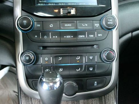 Used 2015 Chevrolet Malibu LT image 18