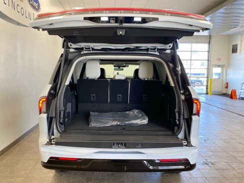 New 2026 Lincoln Navigator L Reserve image 16