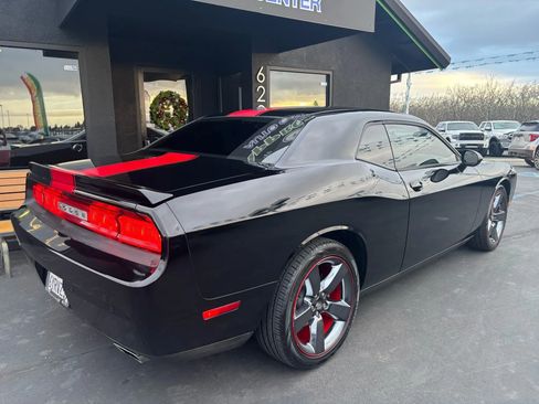 Used 2013 Dodge Challenger SXT image 6
