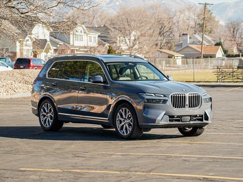 Used 2023 BMW X7 xDrive40i image 3