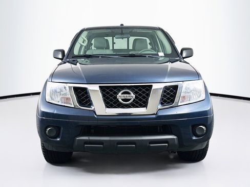 Used 2018 Nissan Frontier SV image 2