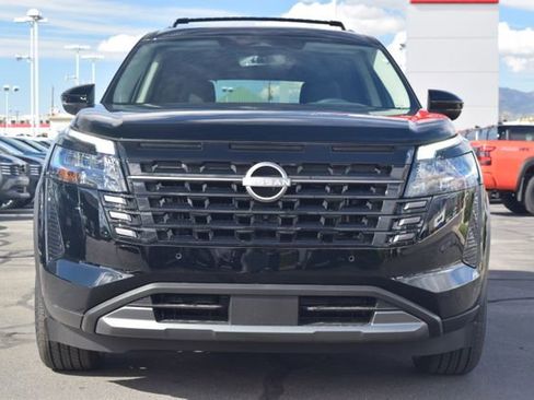 New 2026 Nissan Pathfinder SL image 2